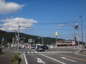 国道28号線八幡交差点